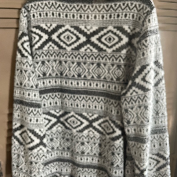 One World Multi-colored print Pullover-Medium - Picture 3 of 4
